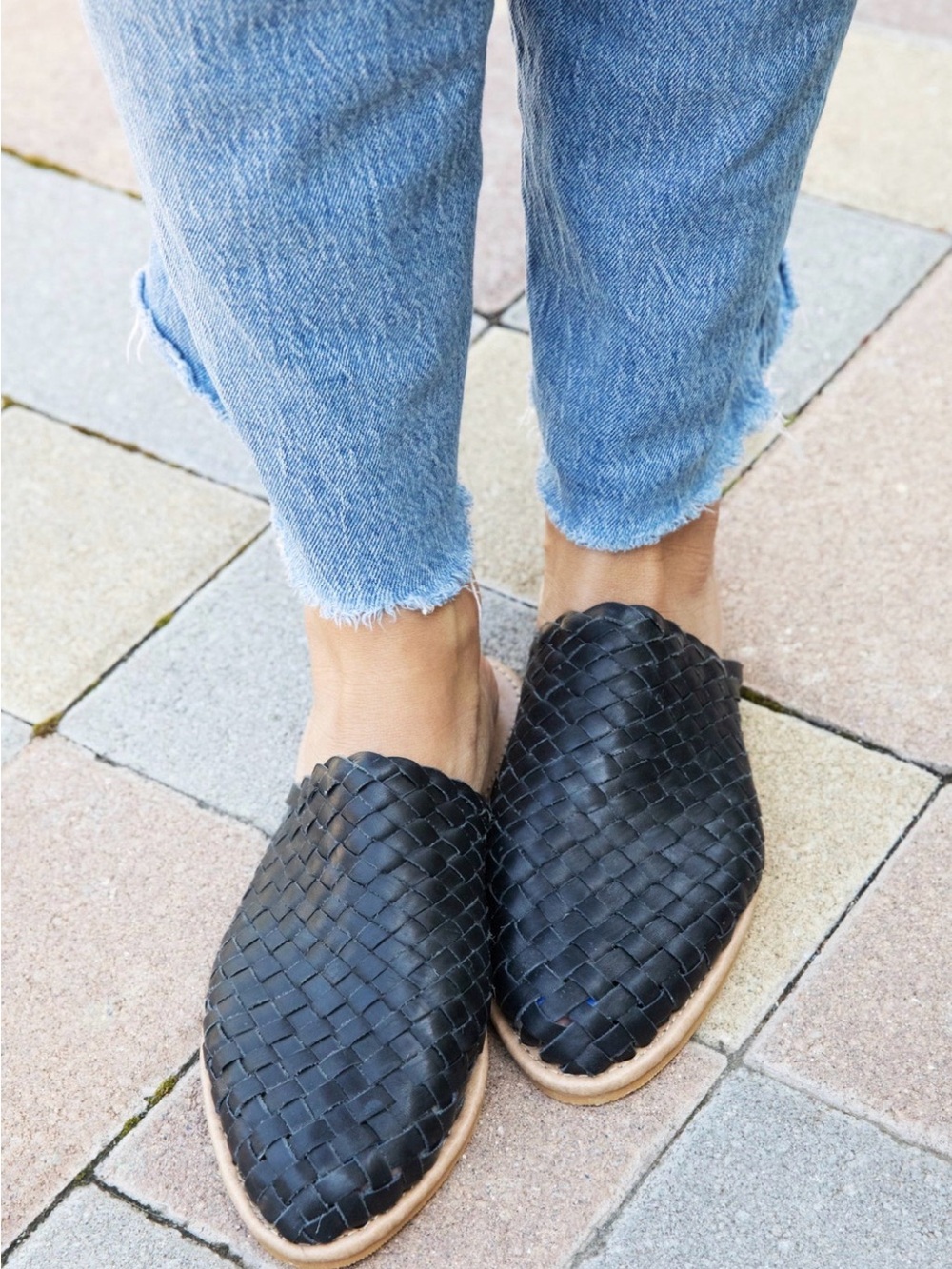 Lola Y Tula Handwoven Leather Slides Size 9